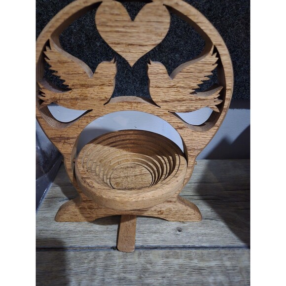 Vintage Hand Carved Collapsible Bowl Woth Two Doves And A Heart Frame - Picture 1 of 3